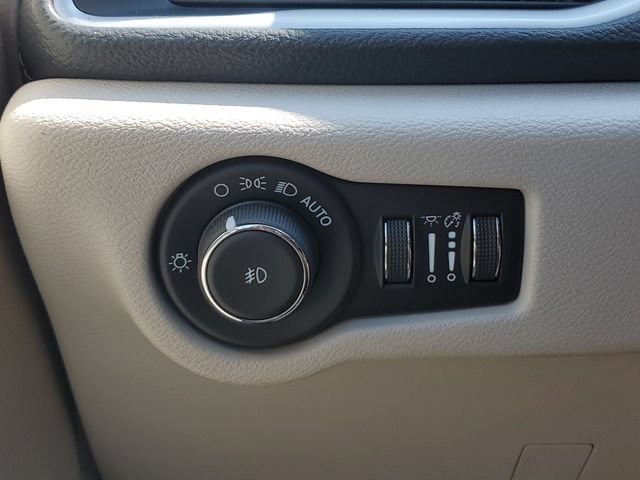 Used 2024 Chrysler Pacifica Touring-L AWD/4WD image 33