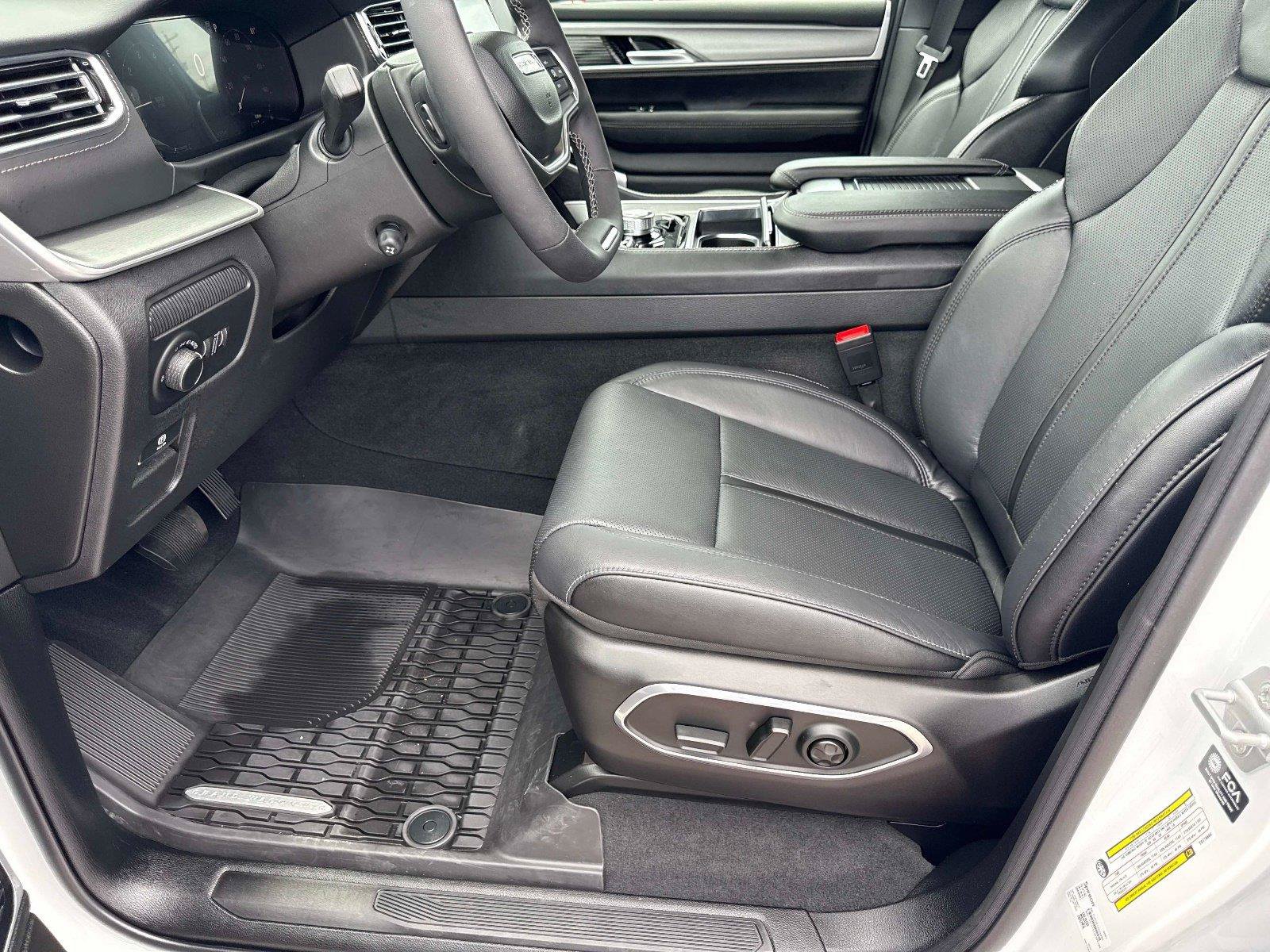 New 2026 Jeep Grand Wagoneer L Limited AWD/4WD image 14