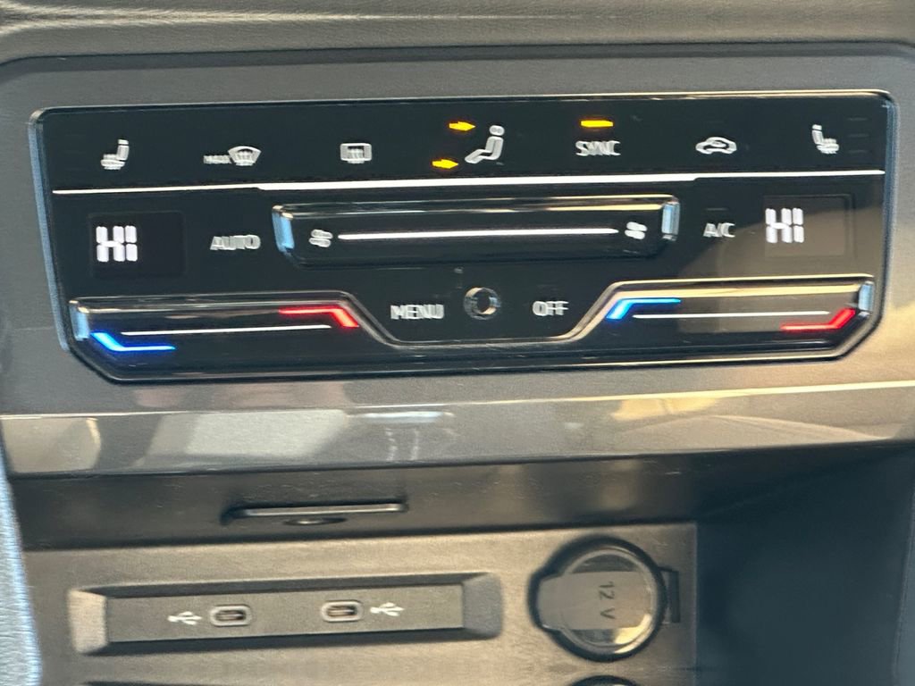 Used 2024 Volkswagen Tiguan SE image 16