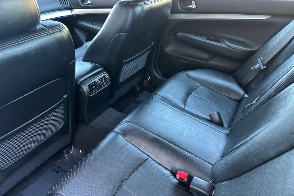 Used 2015 INFINITI Q40 w/ Navigation Package RWD image 11