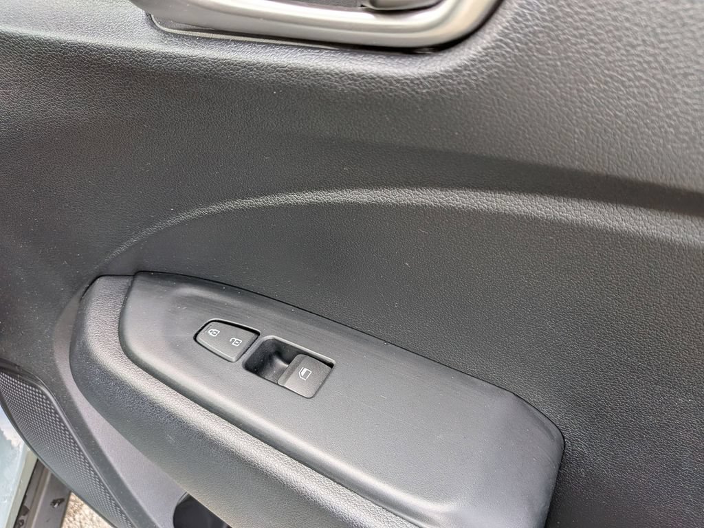 Used 2025 Hyundai Venue SEL FWD image 32