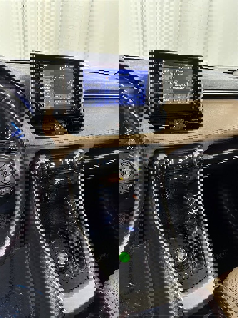 Used 2019 Toyota RAV4 Limited image 19