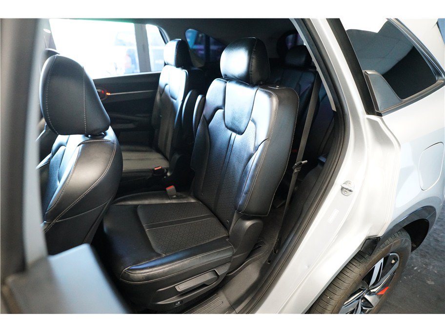 Used 2022 Kia Sorento EX w/ Panoramic Sunroof Package FWD image 12
