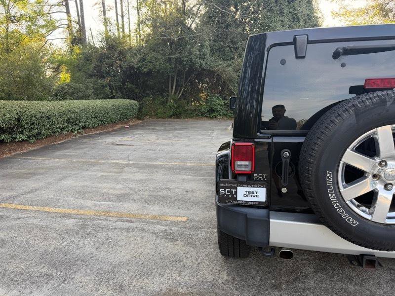 Used 2013 Jeep Wrangler Unlimited Sahara w/ Dual Top Group AWD/4WD image 10