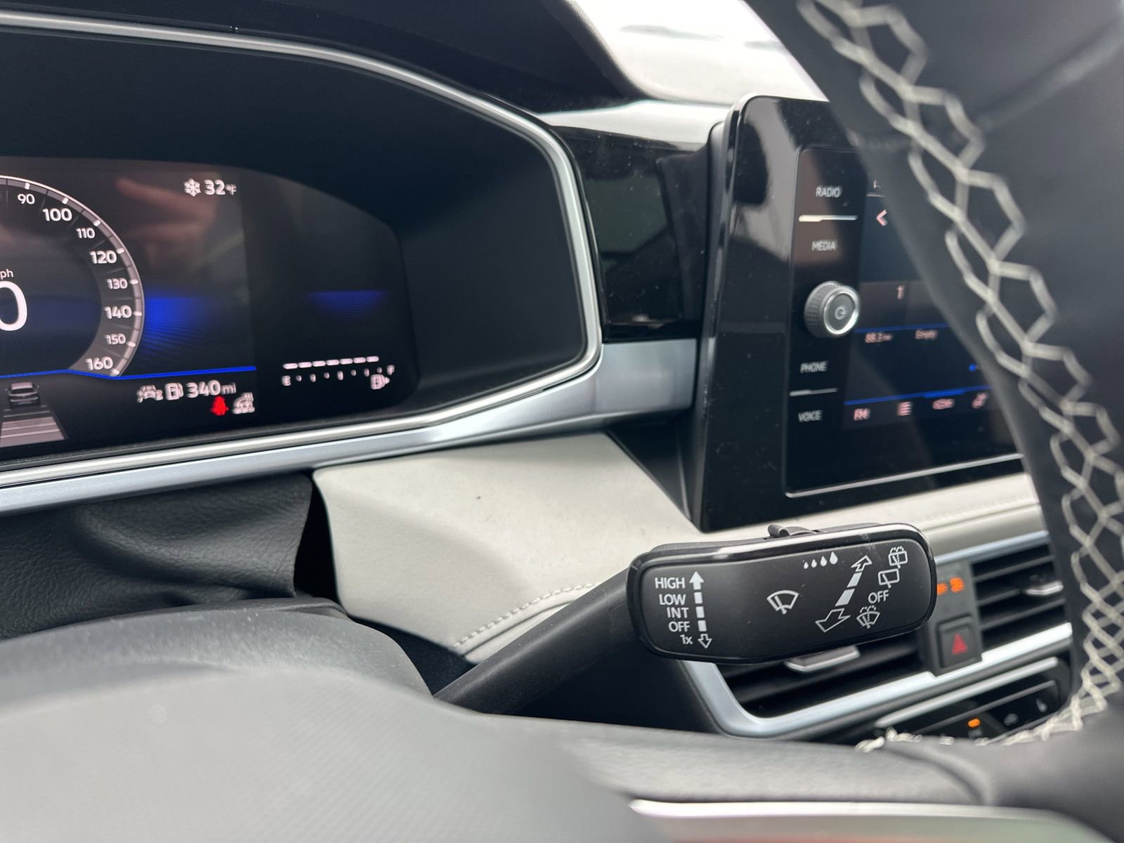 New 2026 Volkswagen Taos SE AWD/4WD image 36