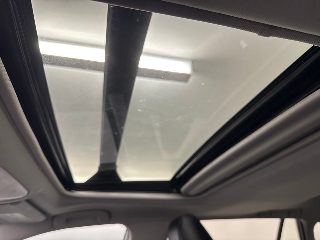 Used 2022 Toyota RAV4 XLE Premium FWD image 29