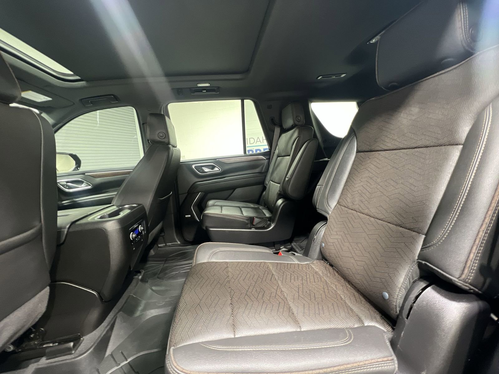 Used 2024 Chevrolet Tahoe High Country AWD/4WD image 23