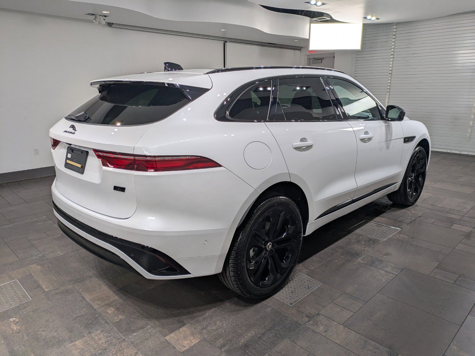 New 2026 Jaguar F-PACE R-Dynamic S image 24