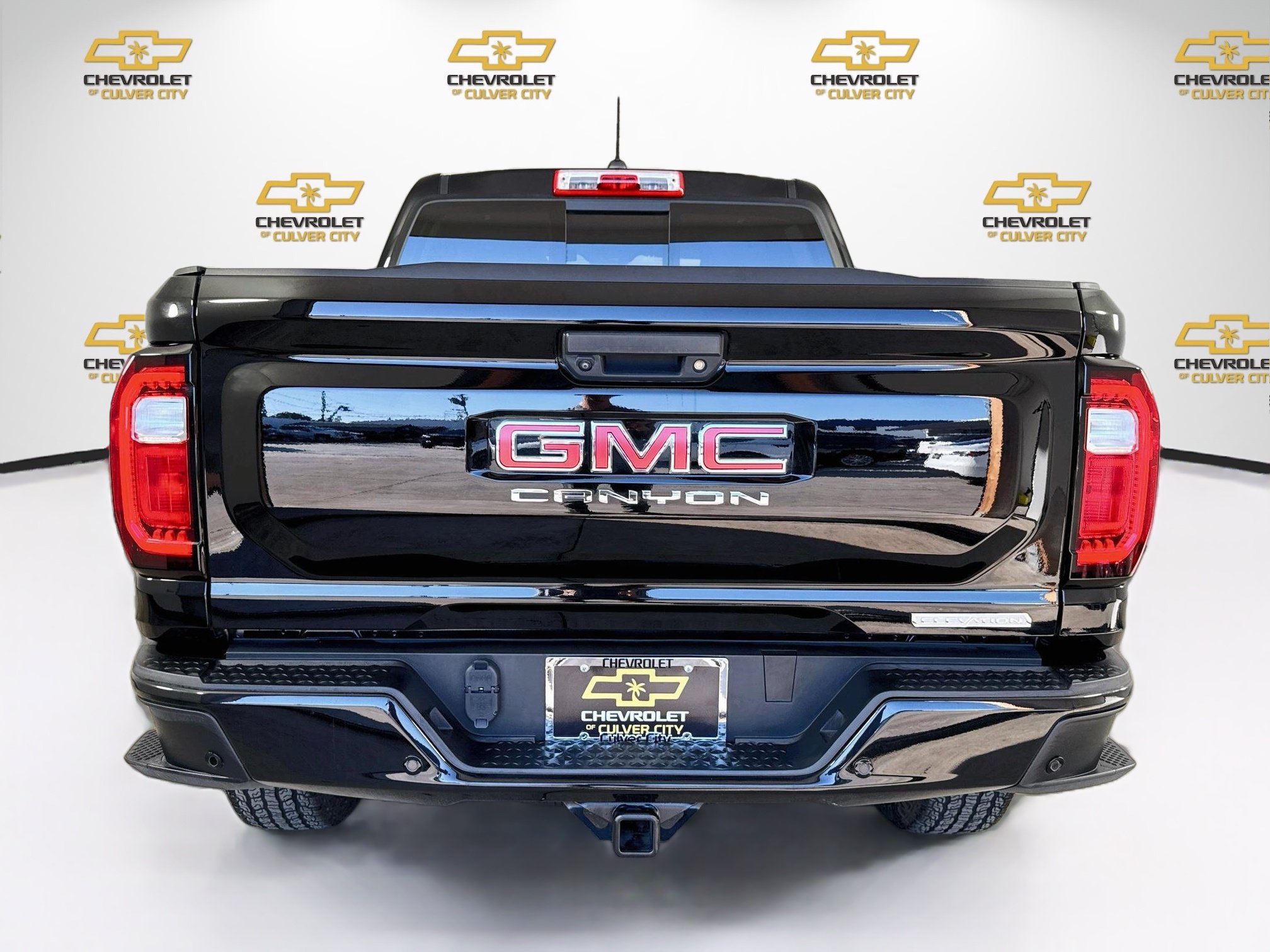 Used 2023 GMC Canyon Elevation w/ Elevation Premium Package RWD image 7