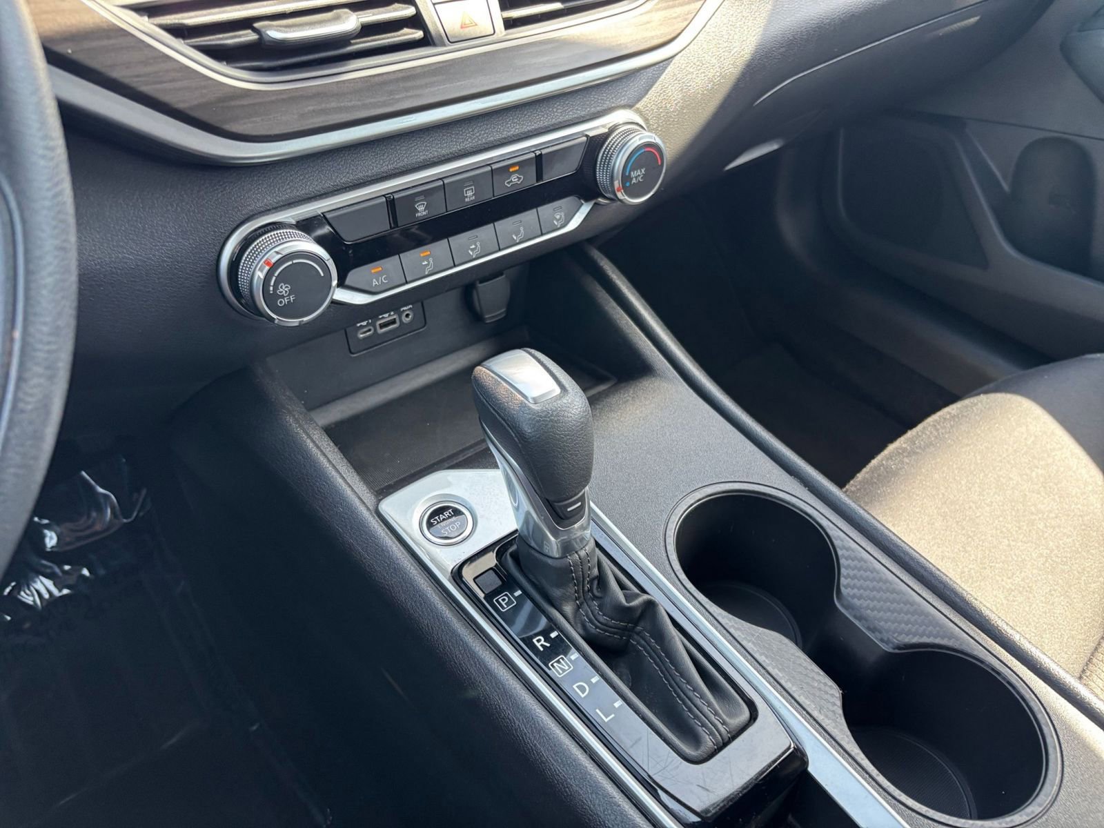 Used 2025 Nissan Altima 2.5 SV FWD image 41