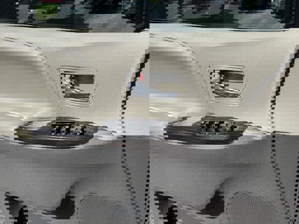 Used 2019 Toyota Sienna XLE FWD image 21