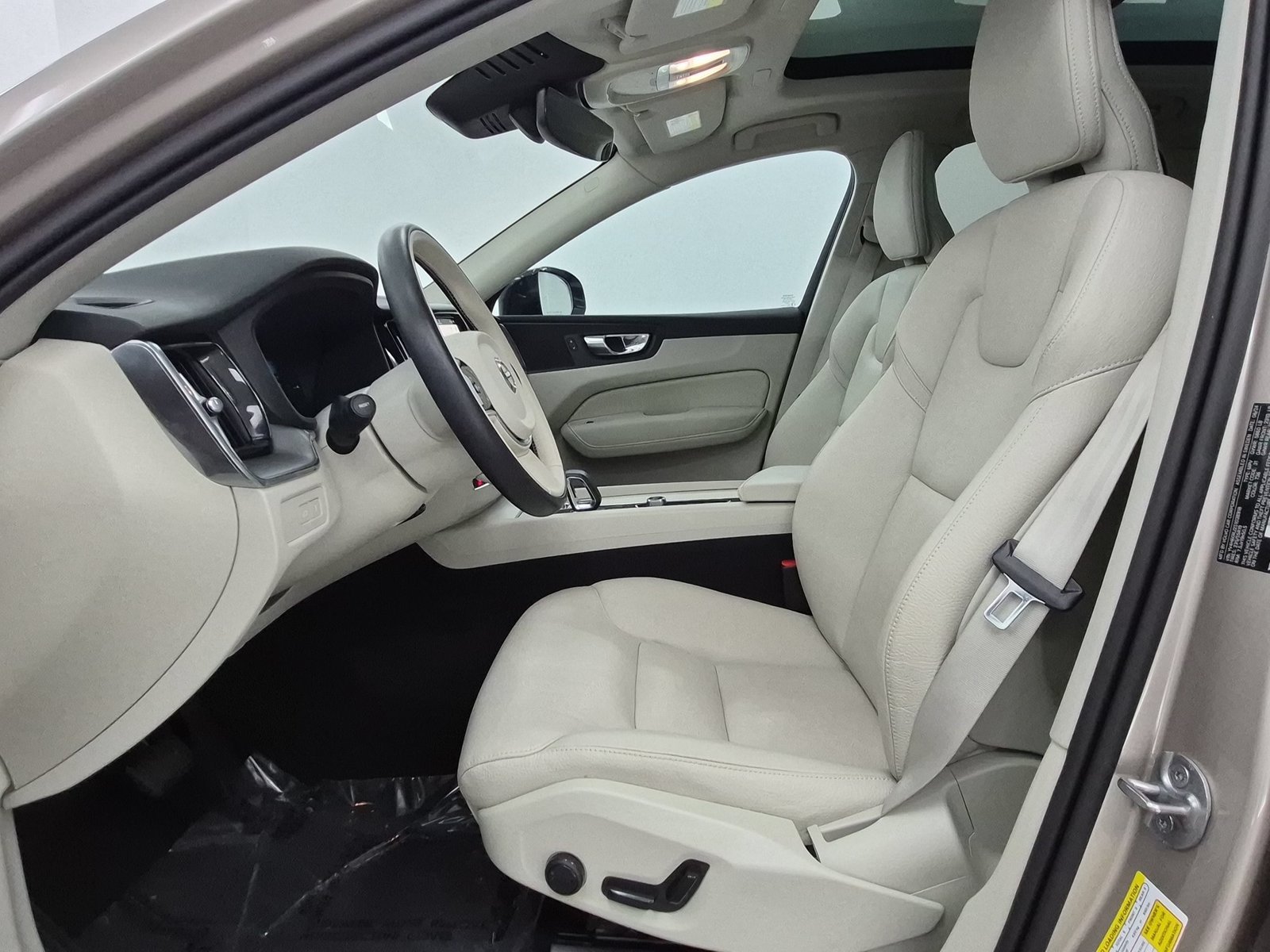 Used 2025 Volvo XC60 T8 Core w/ Protection Package Premier AWD/4WD image 5