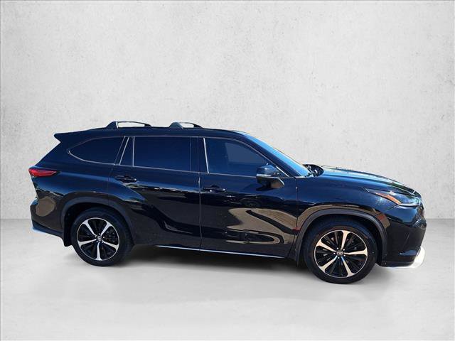 Used 2022 Toyota Highlander XSE AWD/4WD image 5