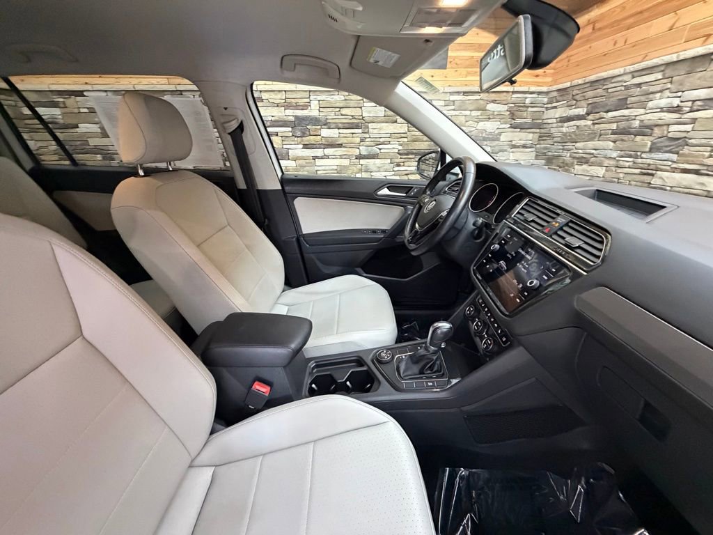 Used 2019 Volkswagen Tiguan SE w/ 3rd Row Seat Package AWD/4WD image 14