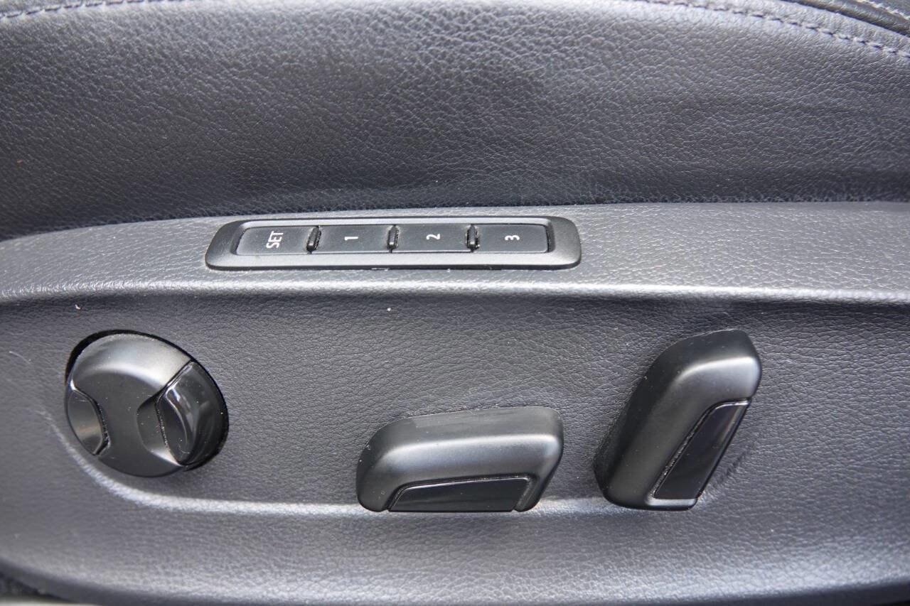 Used 2013 Volkswagen Passat TDI SEL Premium image 54