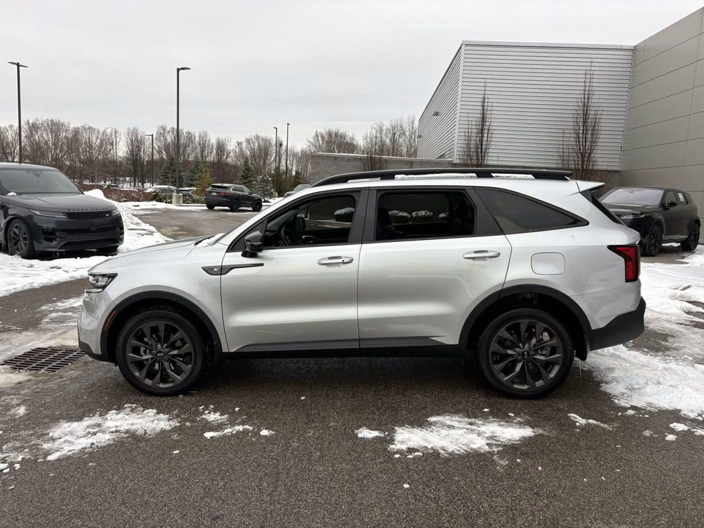 Used 2021 Kia Sorento EX w/ EX AWD X-Line Package image 4