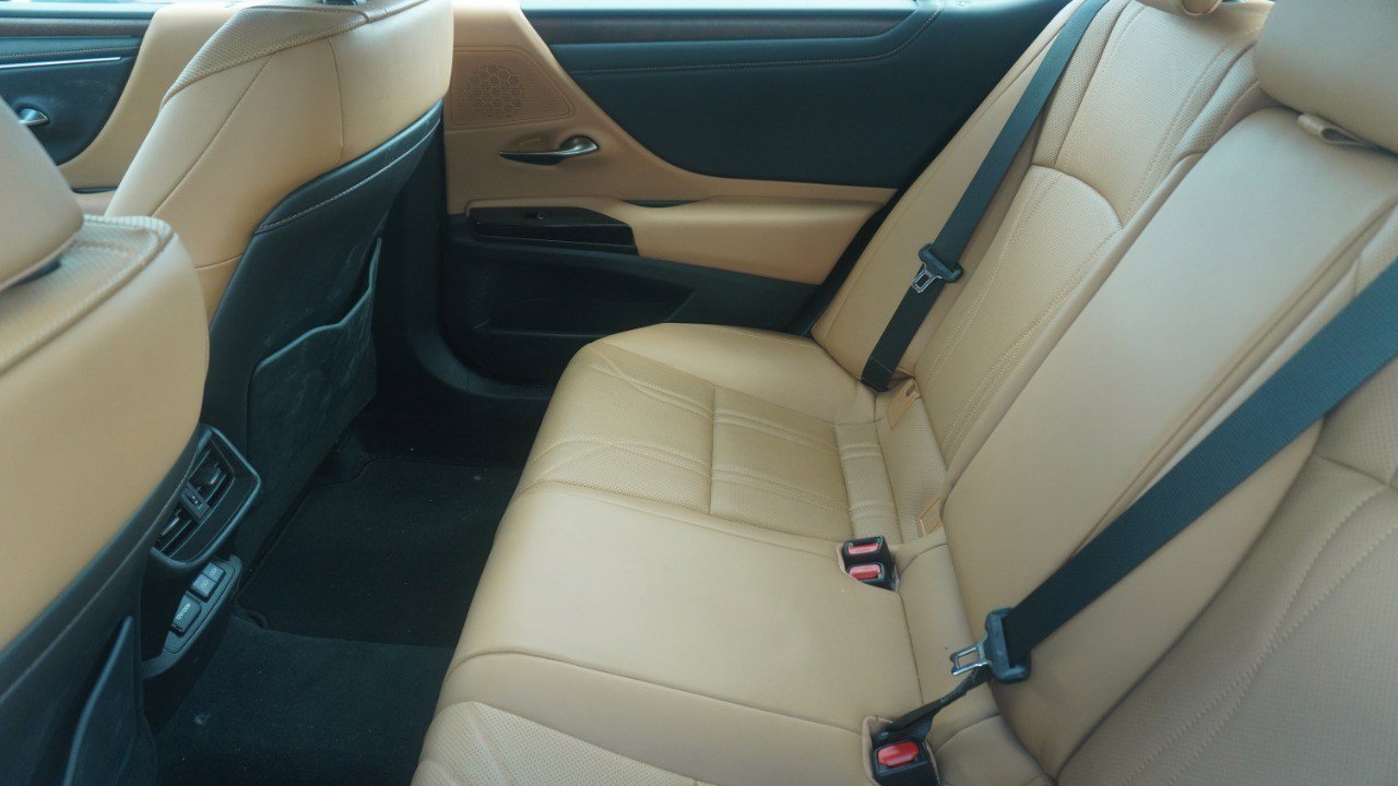 Certified 2024 Lexus ES 350 w/ Technology Package image 9