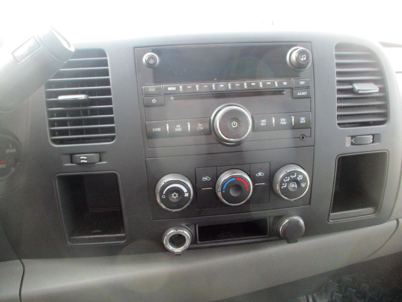 Used 2009 GMC Sierra 1500 W/T w/ SL Package image 9