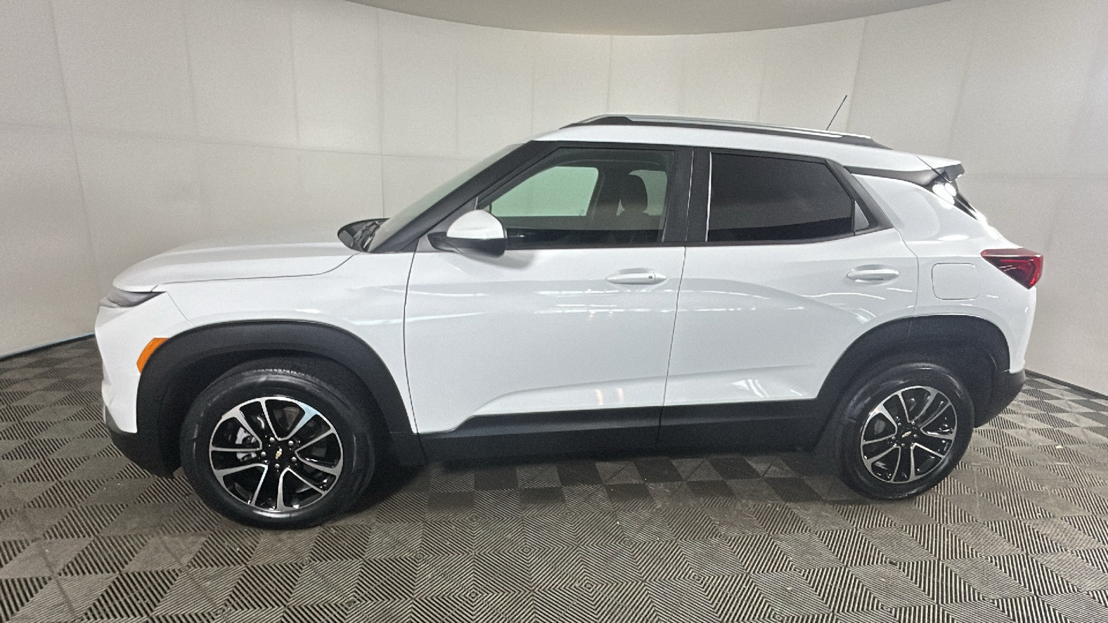 Used 2025 Chevrolet TrailBlazer LT FWD image 6