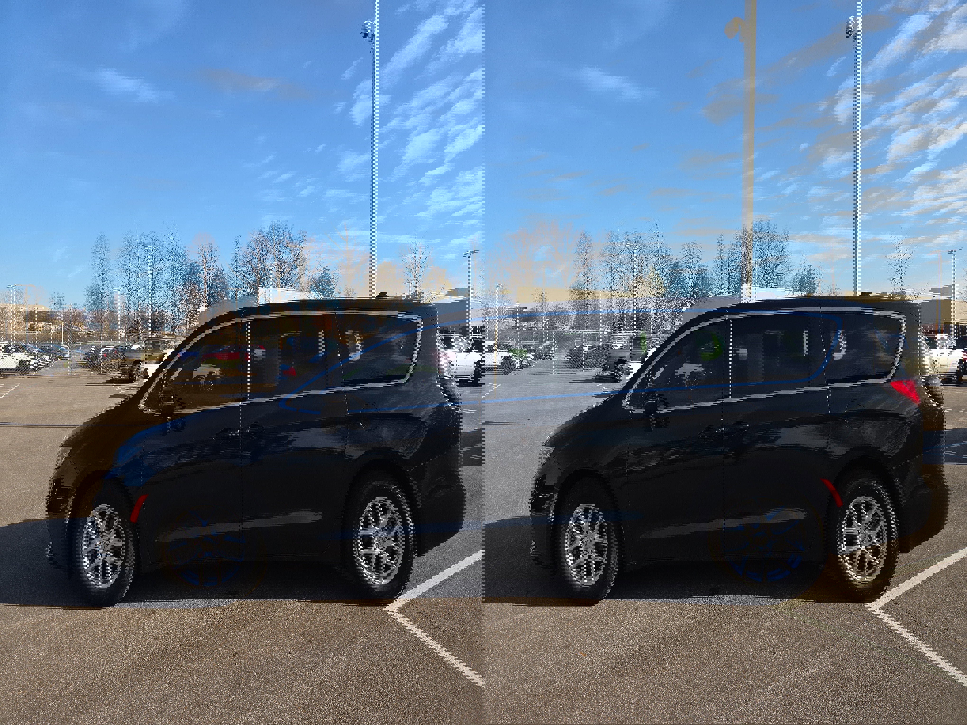 Certified 2023 Chrysler Pacifica Touring-L image 2