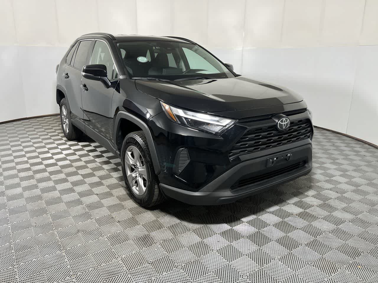 Used 2025 Toyota RAV4 XLE FWD image 2