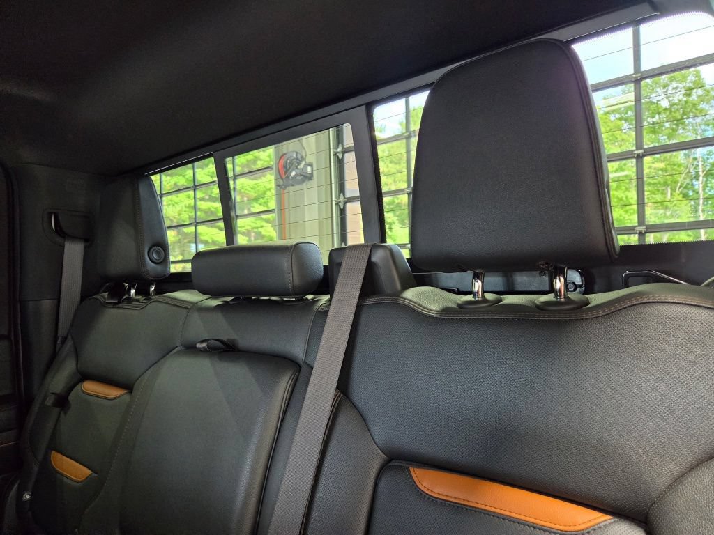 Used 2024 GMC Sierra 2500 AT4 w/ Technology Package AWD/4WD image 23