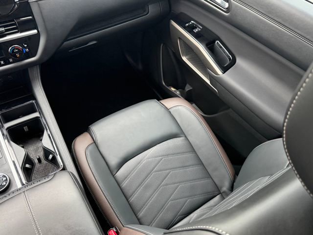 Used 2025 Nissan Pathfinder Platinum w/ Cargo Package AWD/4WD image 24