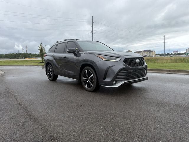 Used 2021 Toyota Highlander XSE FWD image 7