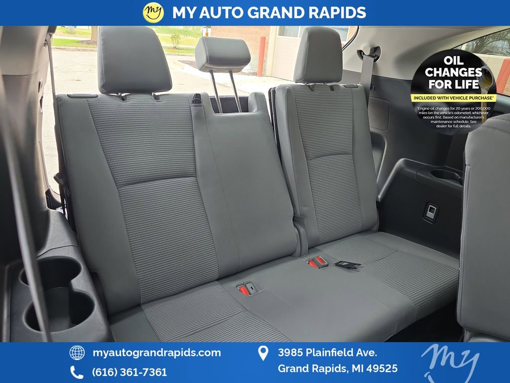Used 2023 Toyota Highlander LE AWD/4WD image 23