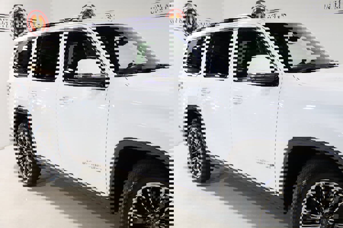 Used 2022 Jeep Wagoneer Series III w/ Premium Group I image 9