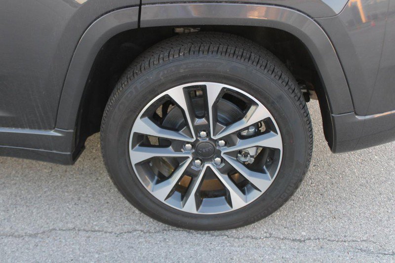 New 2023 Jeep Grand Cherokee Overland w/ Luxury Tech Group IV image 9