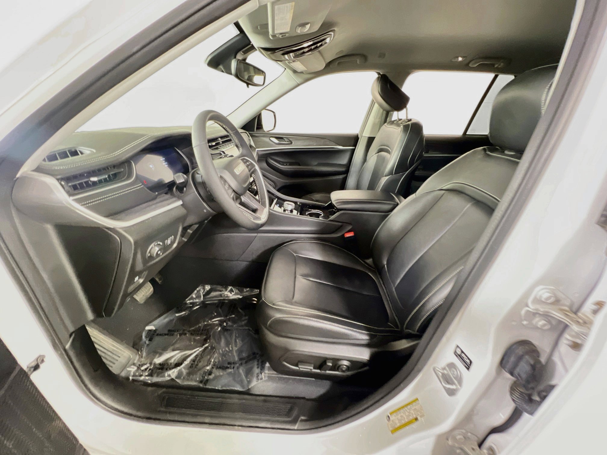 Used 2023 Jeep Grand Cherokee Limited image 21