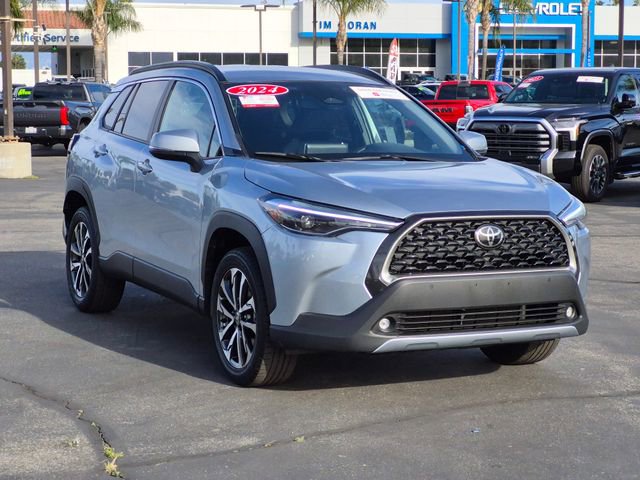 Used 2024 Toyota Corolla Cross XLE image 3