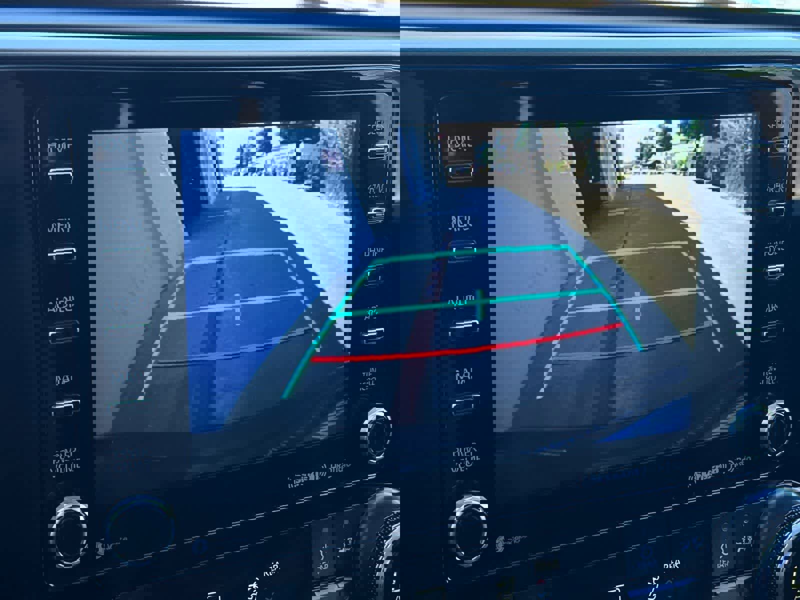 Used 2021 Toyota Highlander XLE image 22