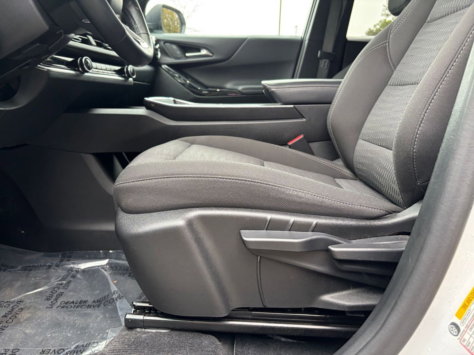 Used 2025 Chevrolet Equinox LT image 27