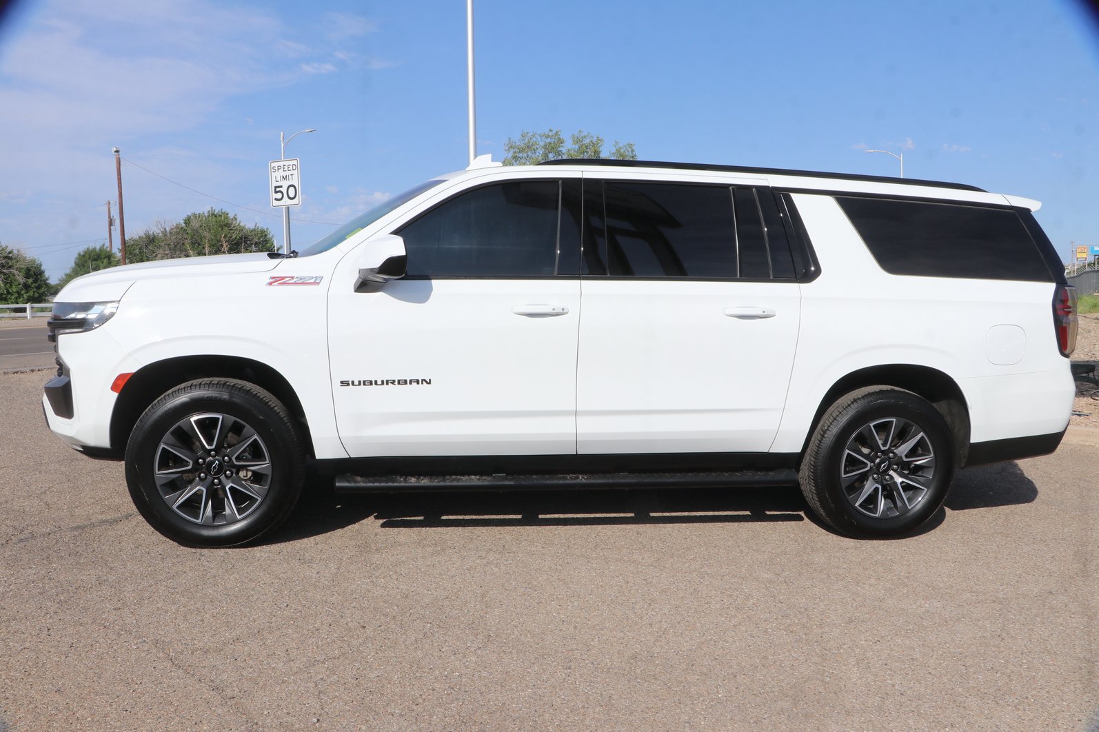Used 2023 Chevrolet Suburban Z71 AWD/4WD image 4