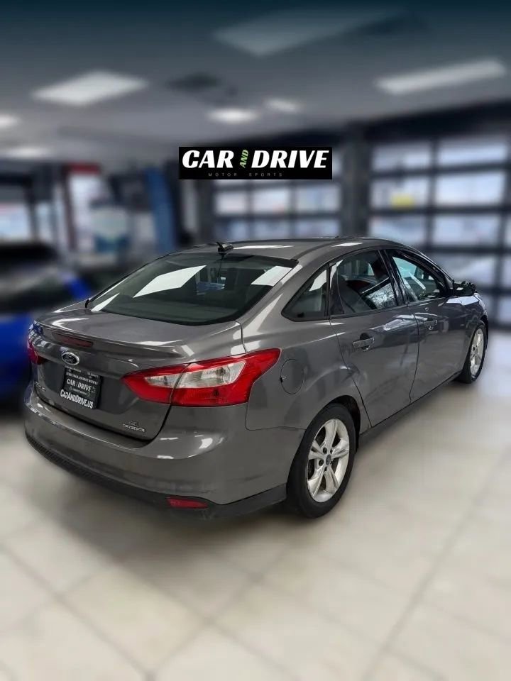 Used 2014 Ford Focus SE w/ SE Winter Package image 4