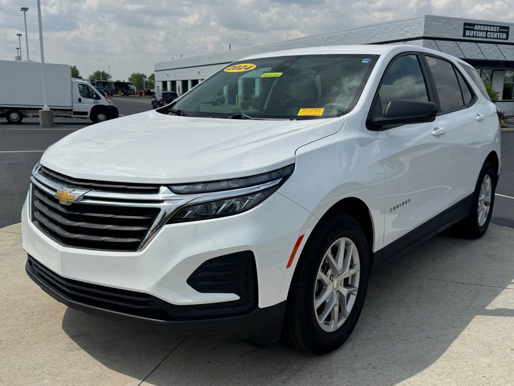 Used 2024 Chevrolet Equinox LS w/ LS Convenience Package FWD image 3