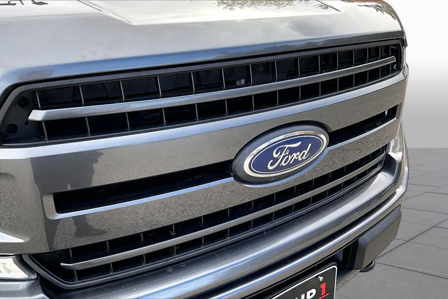 Used 2018 Ford F150 XLT w/ Equipment Group 302A Luxury AWD/4WD image 32