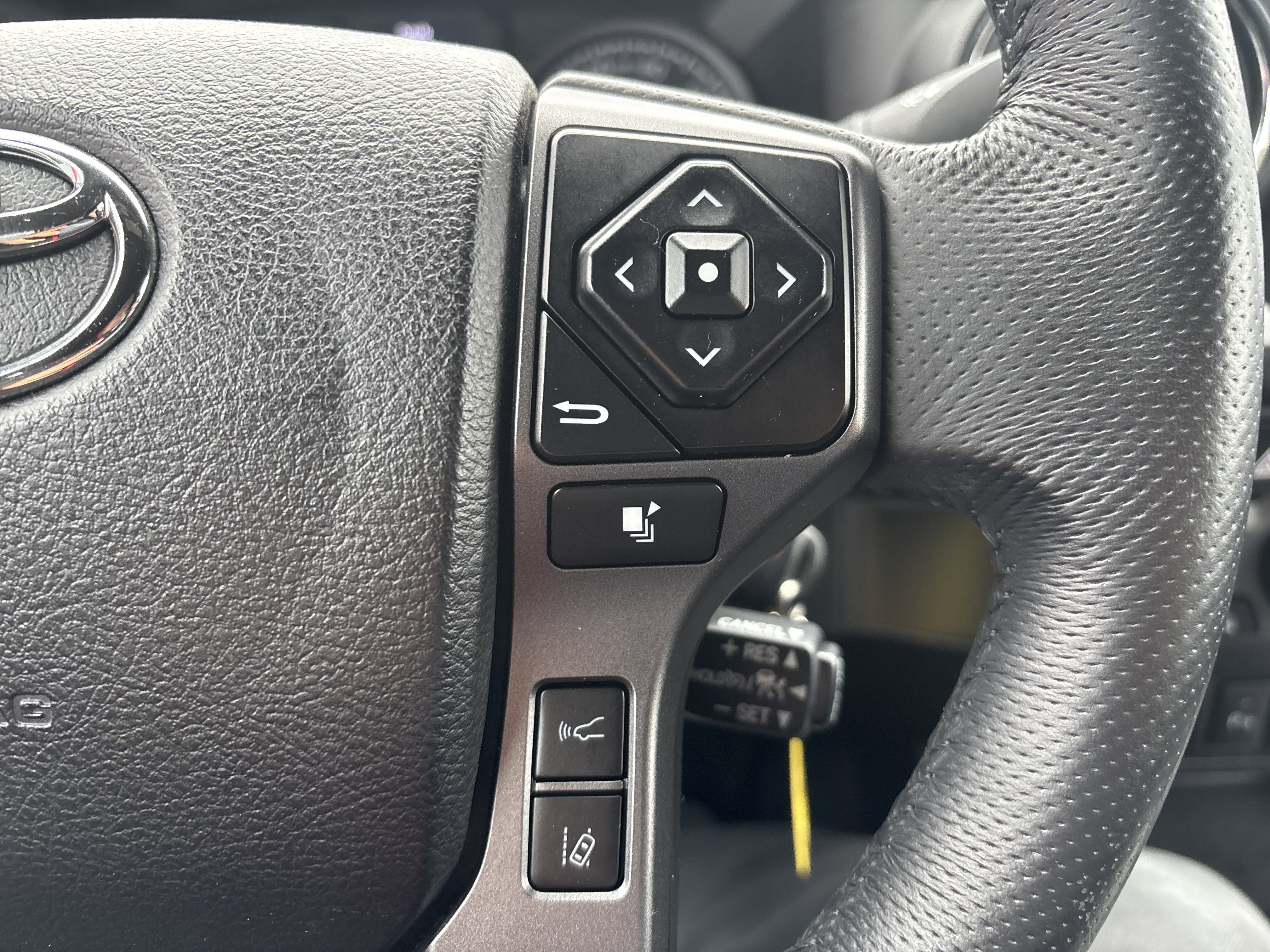 Used 2021 Toyota Tacoma TRD Off-Road w/ TRD Premium Off Road Package image 19