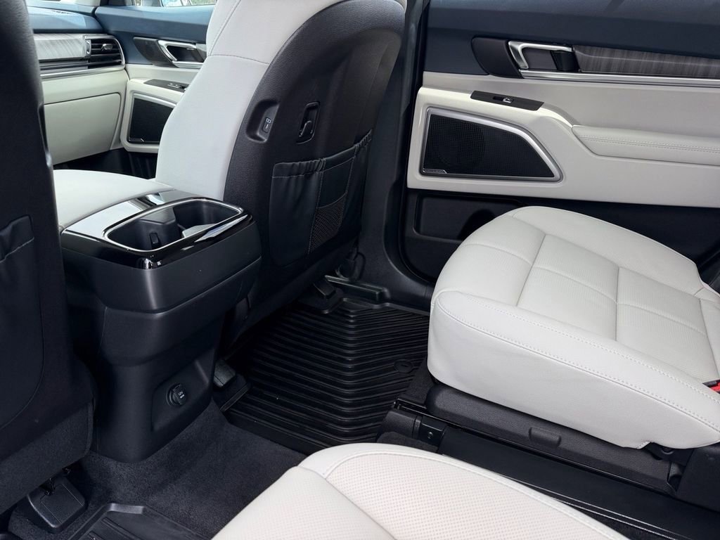 Used 2025 Kia Telluride EX w/ EX Captain's Chair Package image 14