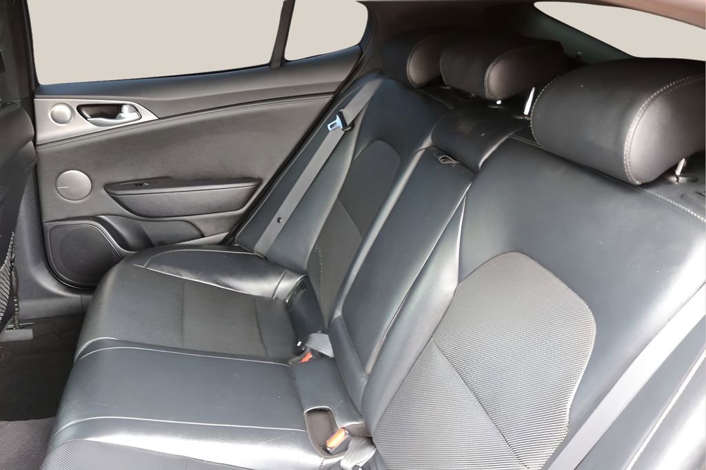 Used 2019 Kia Stinger GTS image 17