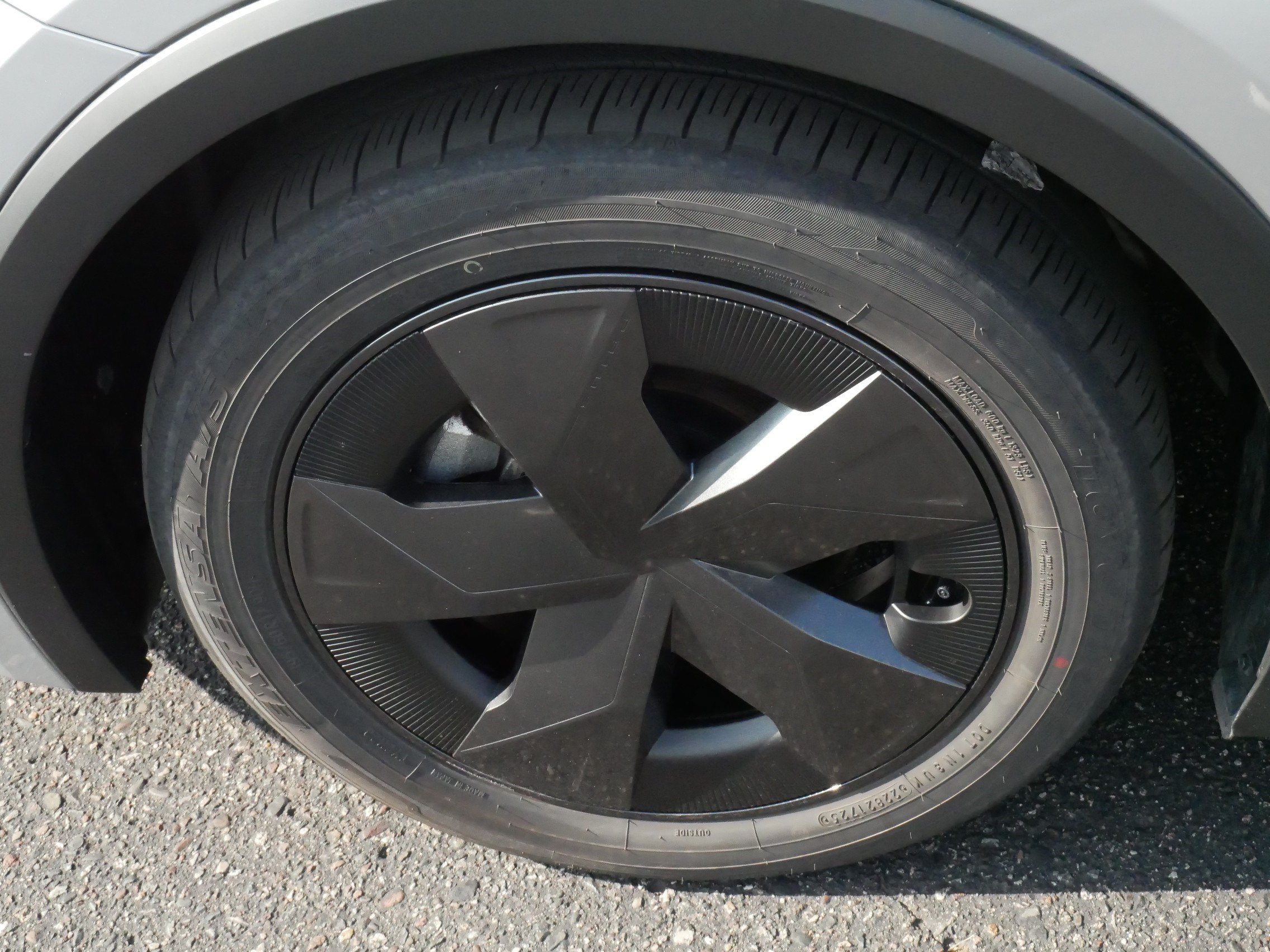 Certified 2025 Toyota Prius LE FWD image 15
