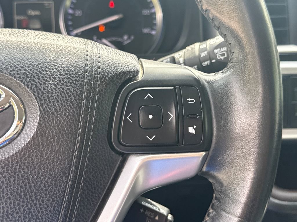 Used 2015 Toyota Highlander XLE AWD/4WD image 35