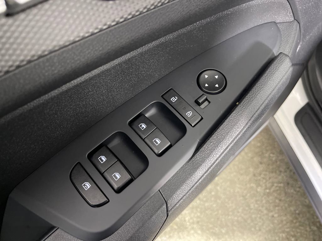 Used 2023 Kia Sportage LX image 18