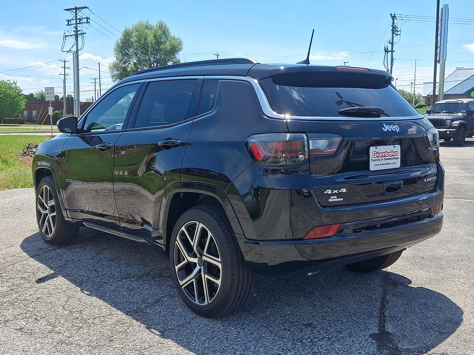 Used 2025 Jeep Compass Limited w/ Elite Group AWD/4WD image 5