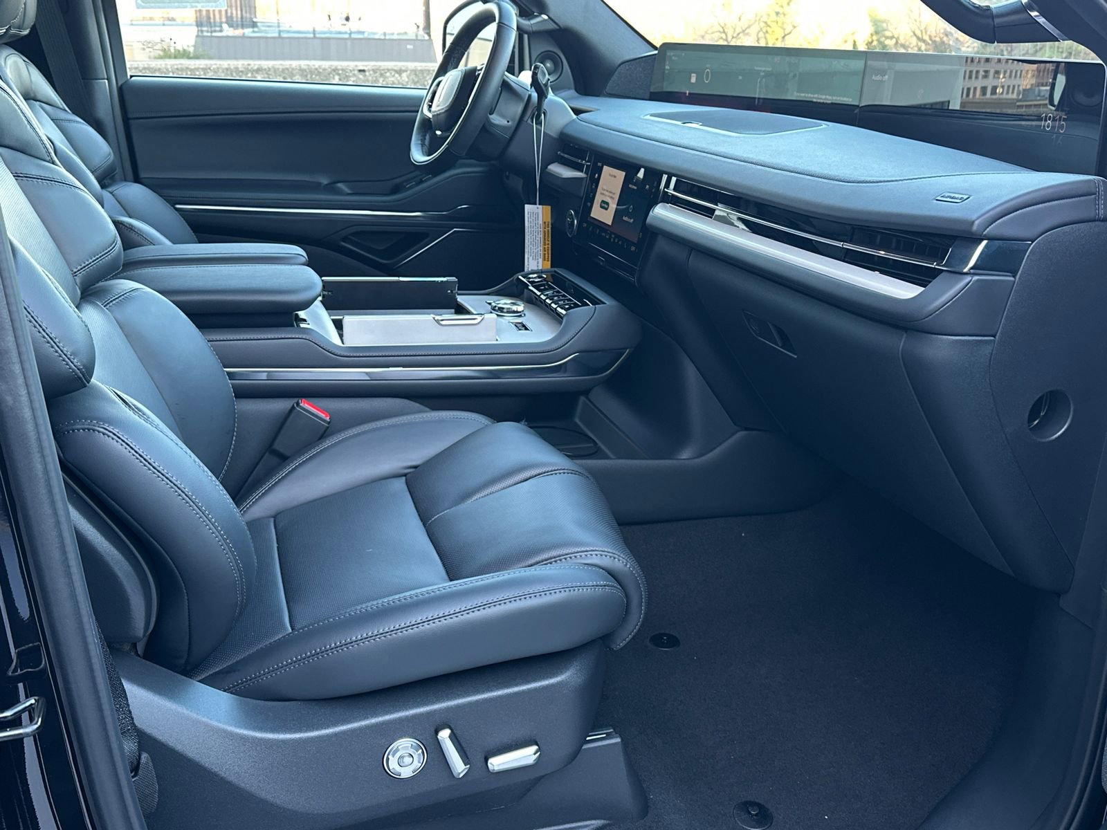 New 2026 Lincoln Navigator Reserve AWD/4WD image 13