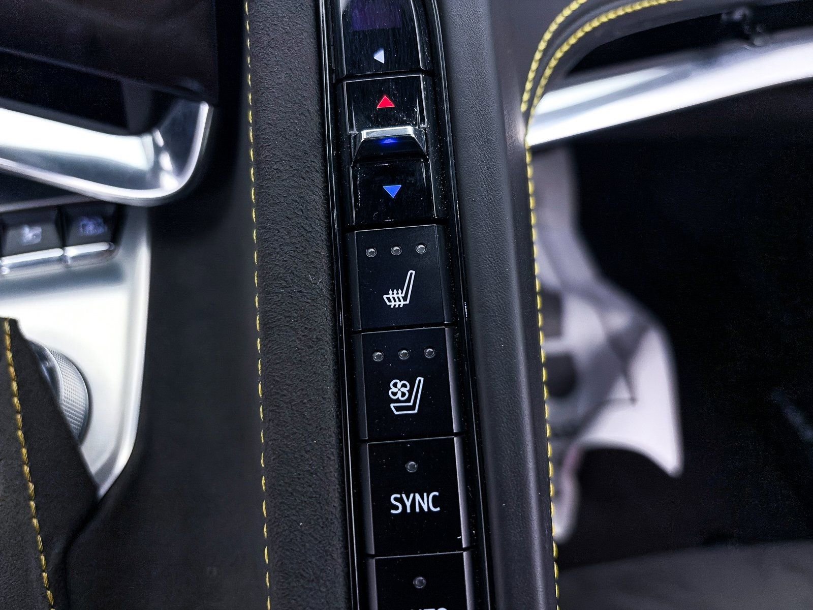 Used 2020 Chevrolet Corvette Stingray Premium Cpe w/ 3LT Preferred Equipment Group image 46