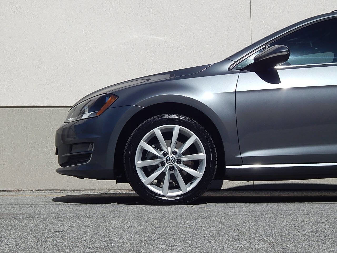 Used 2017 Volkswagen Golf SE FWD image 13