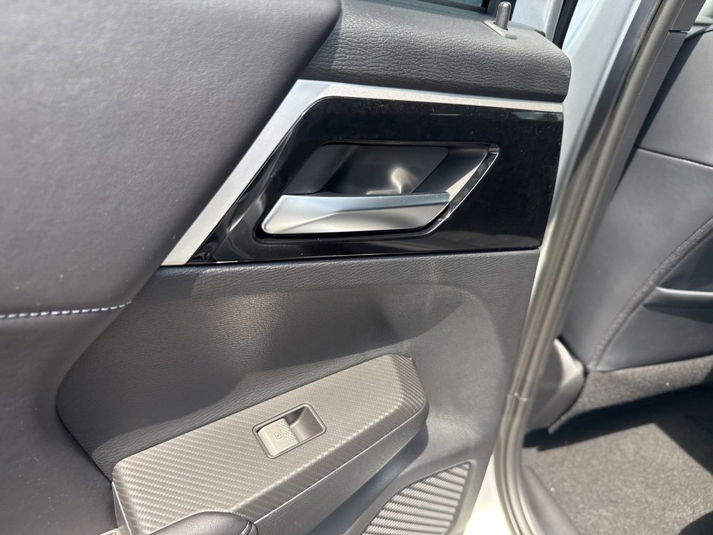 New 2025 Mitsubishi Outlander SE image 21